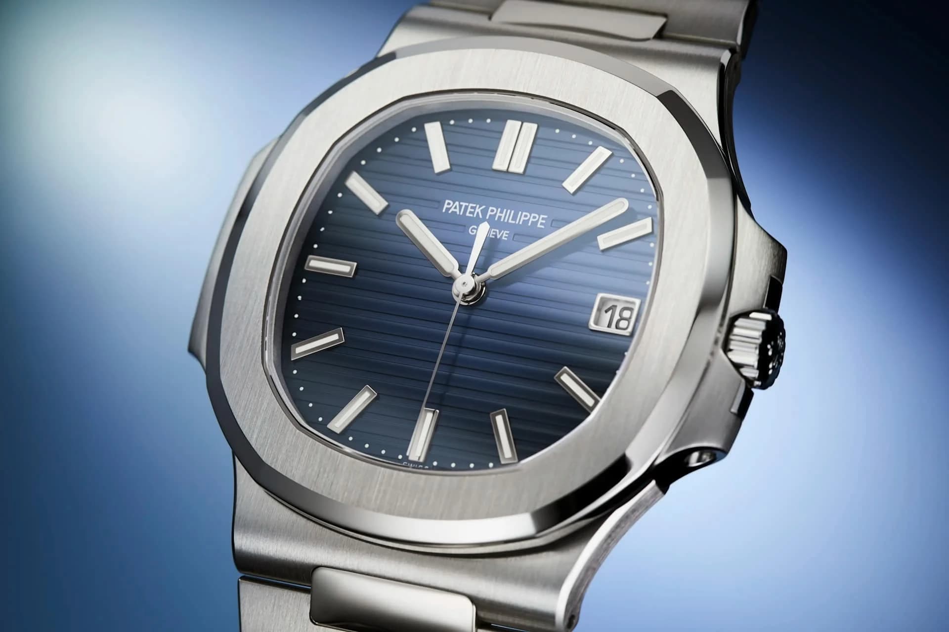 reloj Patek Philippe Geneve de acero con esfera azul texturizada, índices aplicados y ventana de fecha a las tres