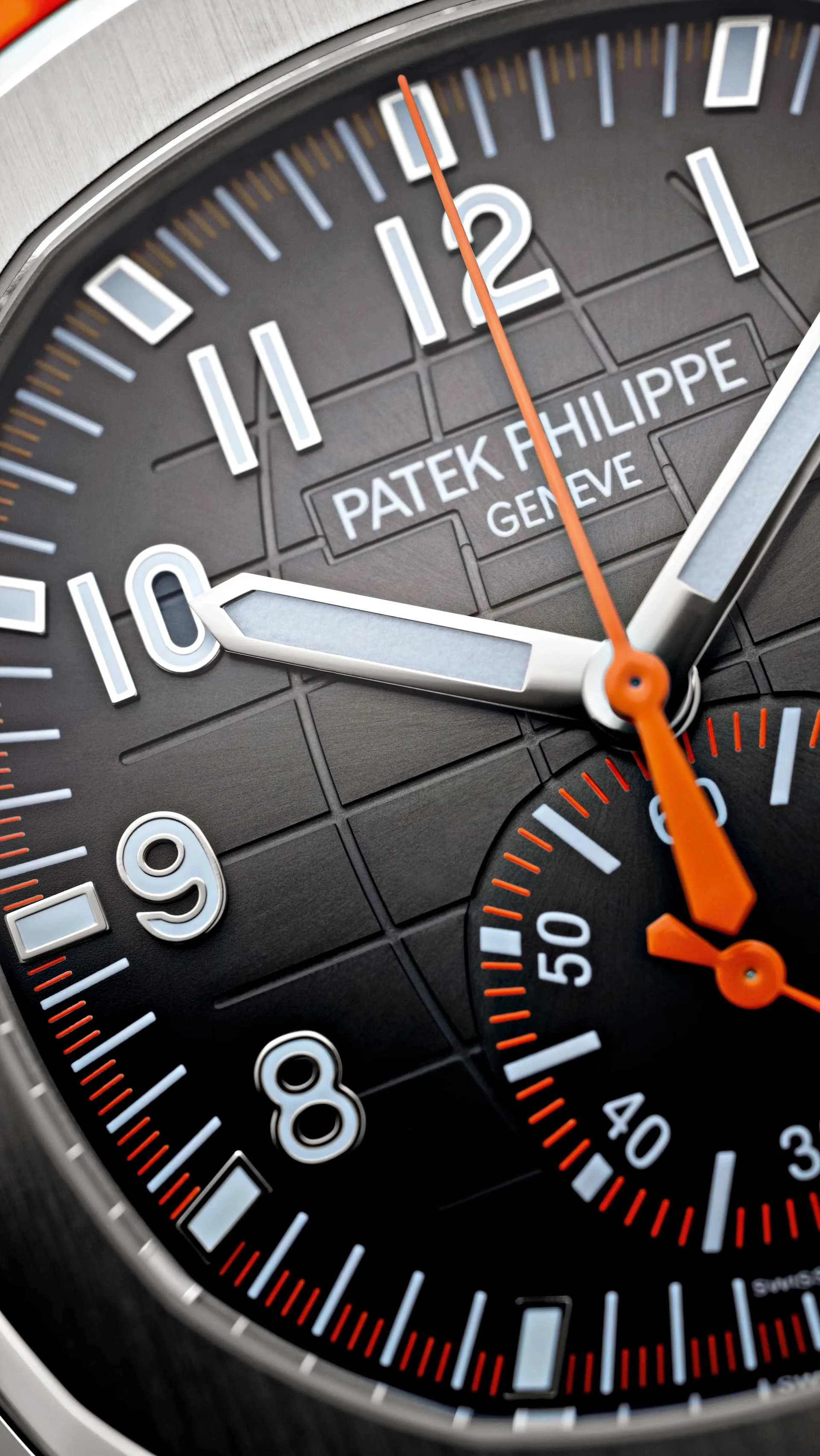 macro de la esfera negra Patek Philippe Geneve con números arábigos, agujas naranjas y contador con escala de 40 y 50