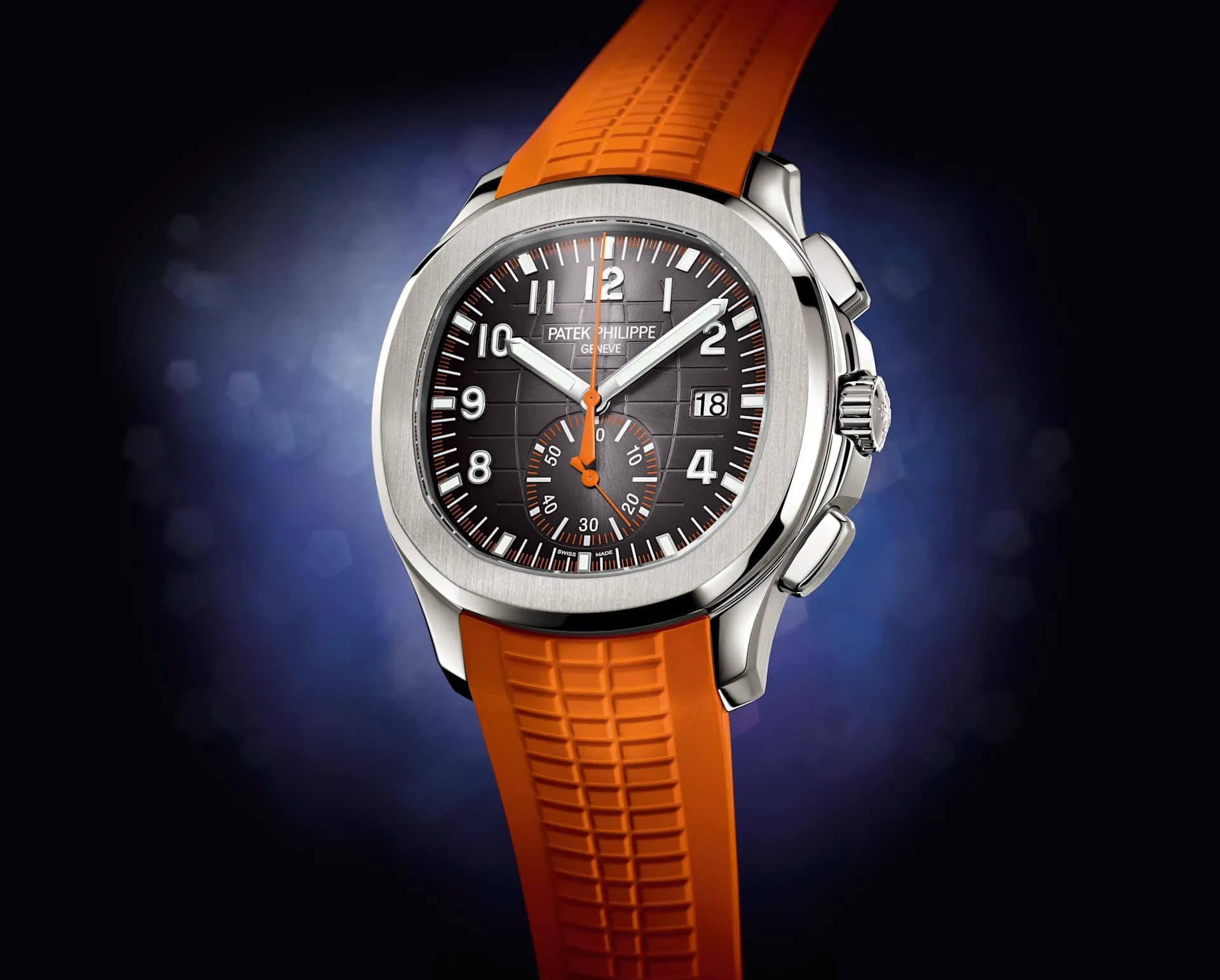 reloj Patek Philippe Aquanaut cronógrafo con caja de acero, esfera gris con contador a las seis y correa de caucho naranja