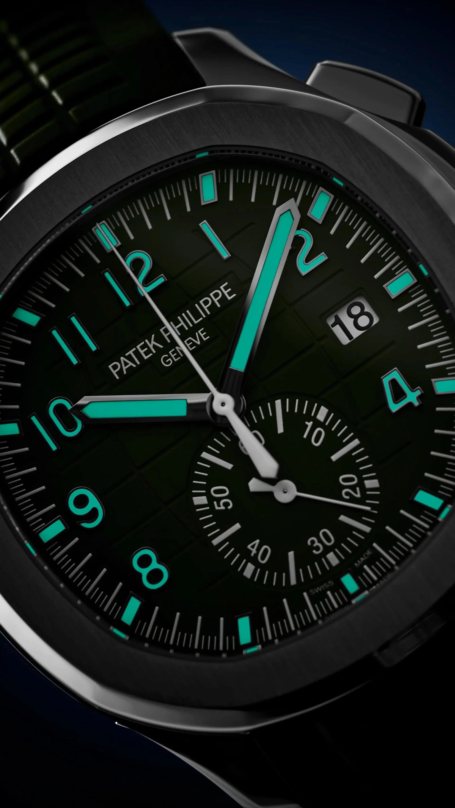 esfera verde de reloj Patek Philippe Geneve con índices luminiscentes turquesa, contador de segundos con escala numerada y ventana de fecha que marca 18