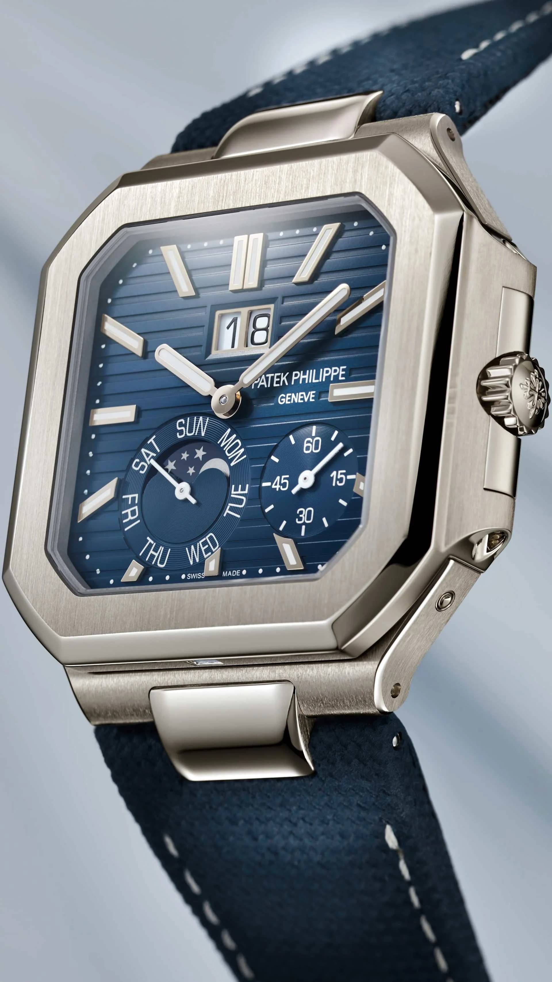 reloj Patek Philippe Cubitus de caja cuadrada con esfera azul, día y fase lunar, gran fecha y correa de tela azul