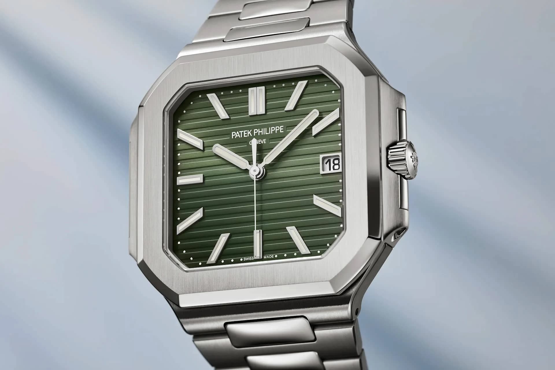 reloj Patek Philippe de caja octogonal en acero con esfera verde texturizada, índices aplicados y ventana de fecha a las 3